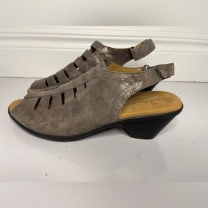 Comfortiva Women’s Size 8.5 Taupe Heeled Sandals 8 1/2